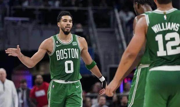 PG模拟器-单核带队轰出赛季新高43分 塔图姆继续冲击MVP