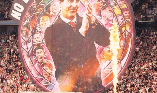 😎维拉赛前打出巨型TIFO致敬主帅埃梅里