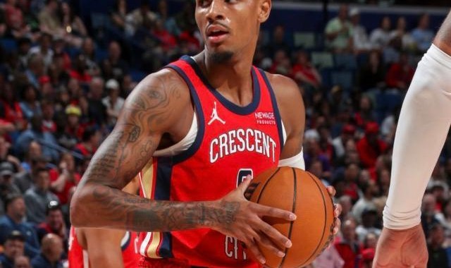 倒霉！鹈鹕休赛期头号引援穆雷首秀遭遇左手骨折